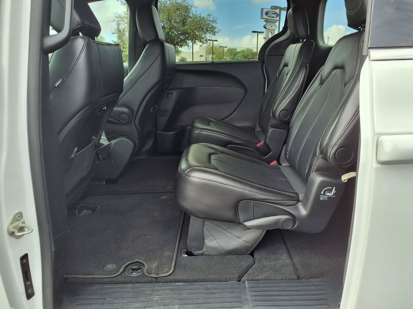 Used 2025 Chrysler Pacifica Select FWD image 18