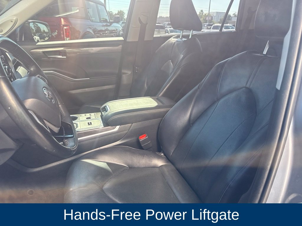 Used 2023 Toyota Highlander Limited FWD image 13