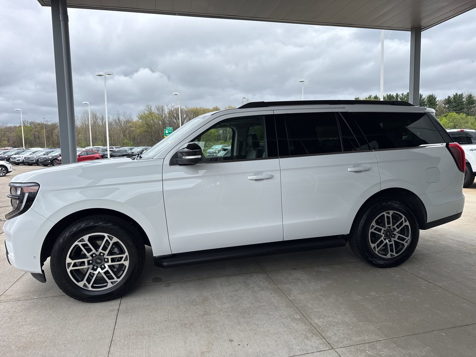 Certified 2025 Ford Expedition Active AWD/4WD image 4