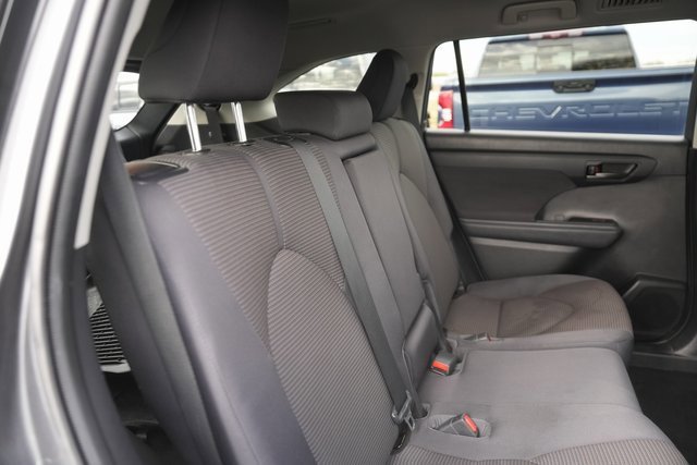 Used 2021 Toyota Highlander LE image 16