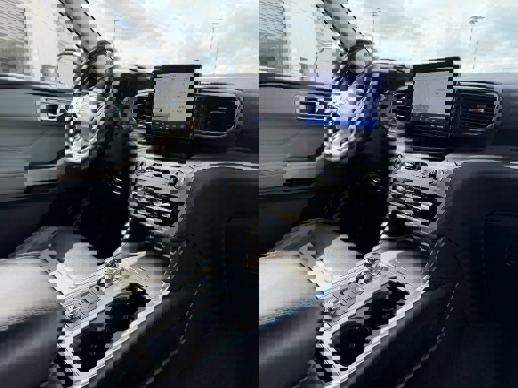 Certified 2022 Ford Explorer XLT w/ Equipment Group 202A image 20