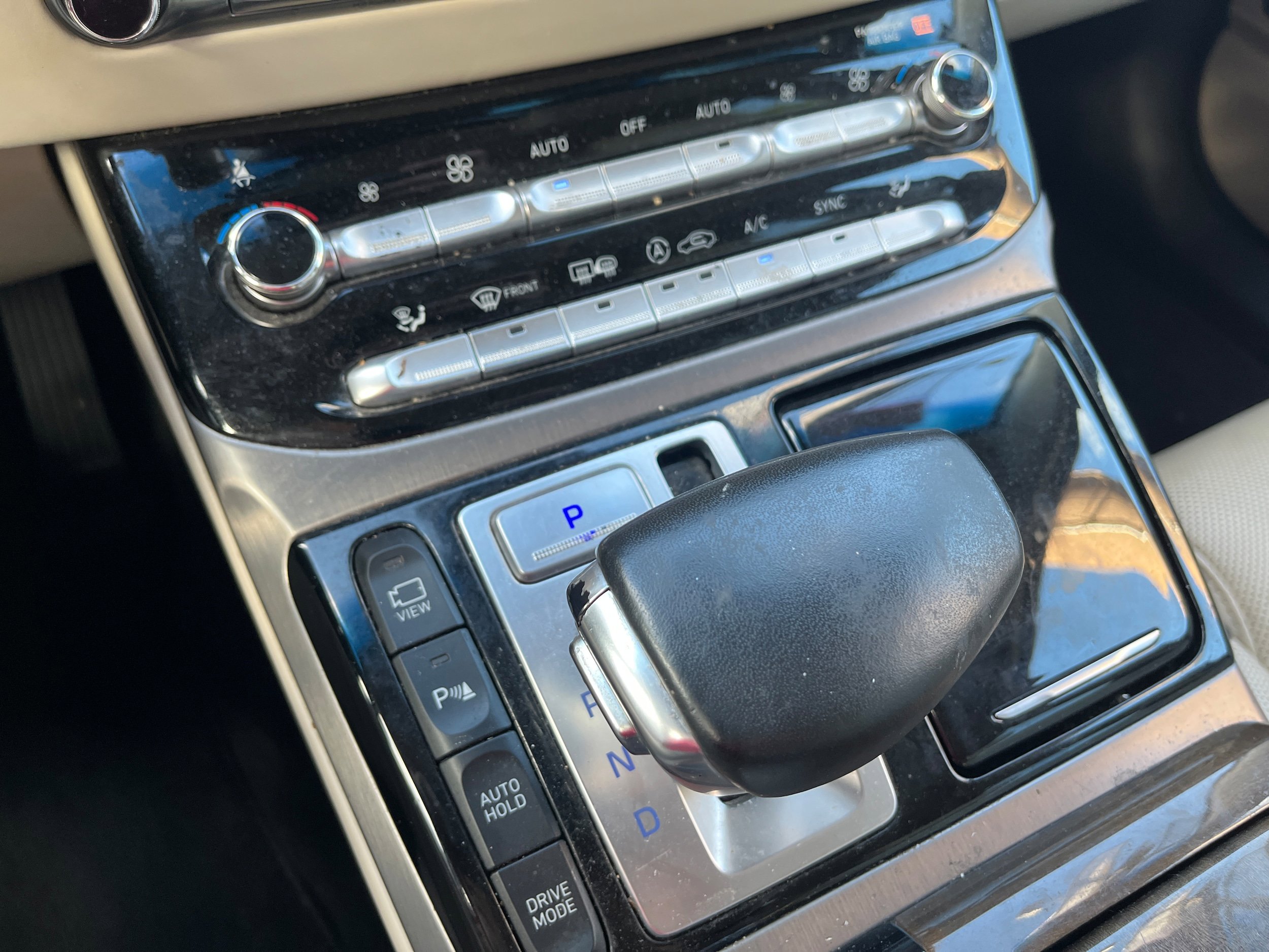 Used 2017 Genesis G90 5.0 Ultimate AWD/4WD image 18