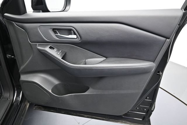 Used 2025 Nissan Rogue SV FWD image 30