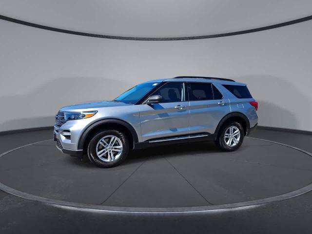Certified 2021 Ford Explorer XLT w/ Equipment Group 202A AWD/4WD image 4