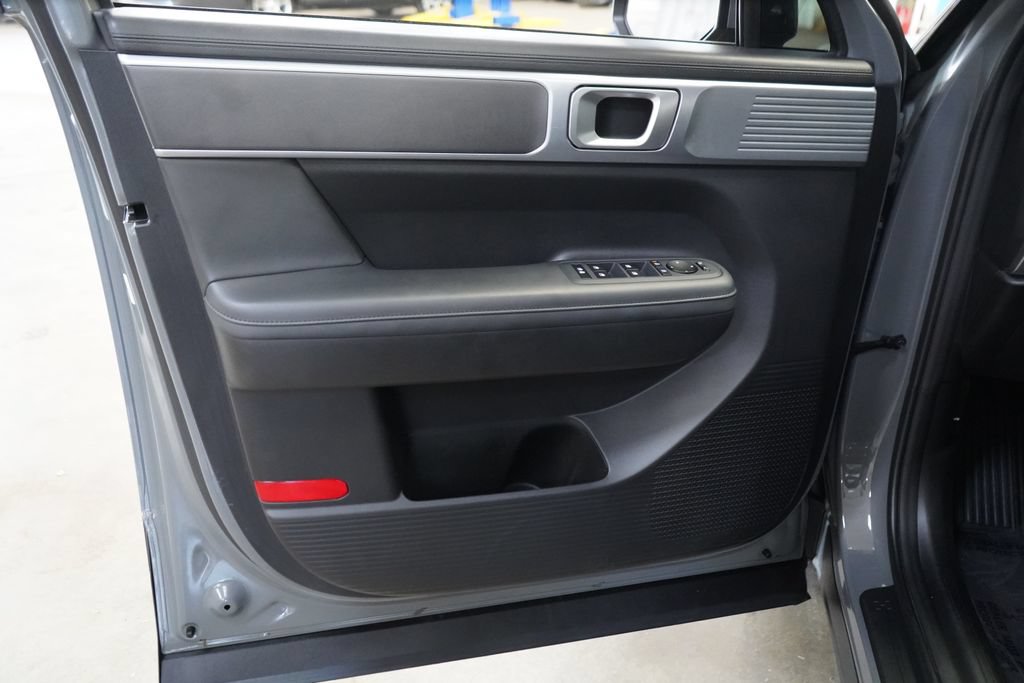 Used 2025 Hyundai Santa Fe SEL FWD image 15