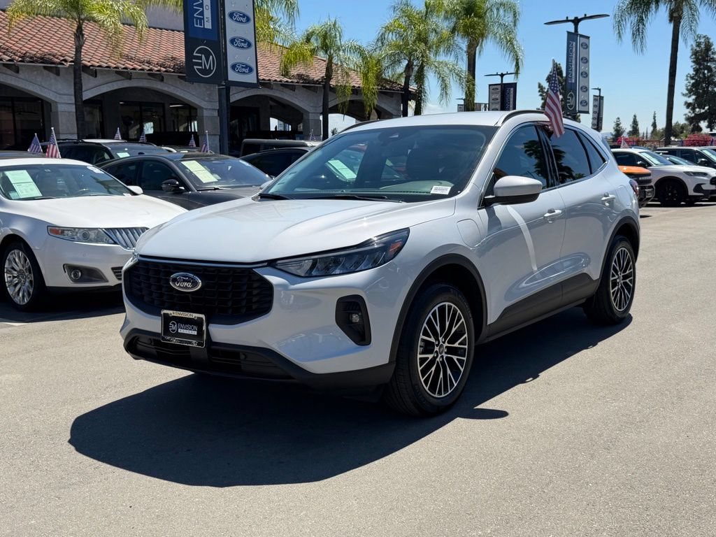 Certified 2025 Ford Escape SE FWD image 5