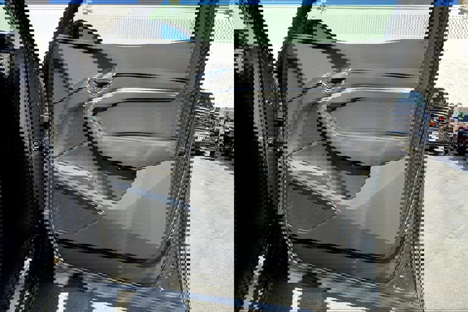 Used 2024 Audi Q8 e-tron Premium Plus w/ Premium Plus Package image 28