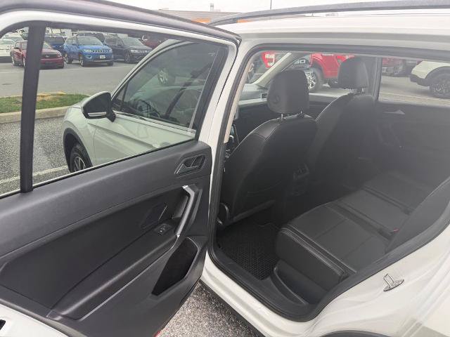 Used 2020 Volkswagen Tiguan SE w/ Panoramic Sunroof Package AWD/4WD image 12