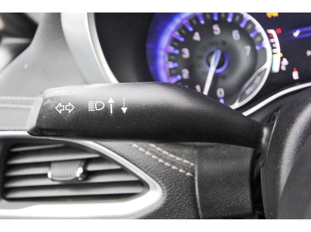 Used 2018 Chrysler Pacifica Limited w/ Advanced Safetytec Group image 17