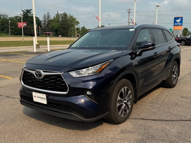 Used 2020 Toyota Highlander XLE AWD/4WD image 40