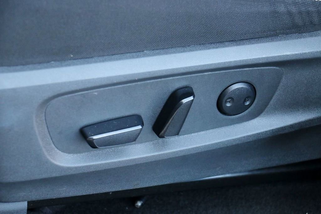 Used 2025 Nissan Pathfinder SV image 19