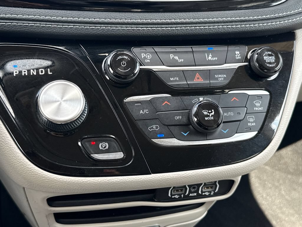 Used 2021 Chrysler Pacifica Touring-L FWD image 22