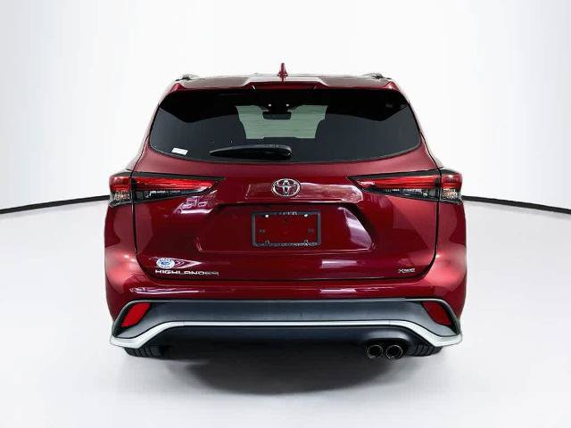 Used 2023 Toyota Highlander XSE FWD image 5
