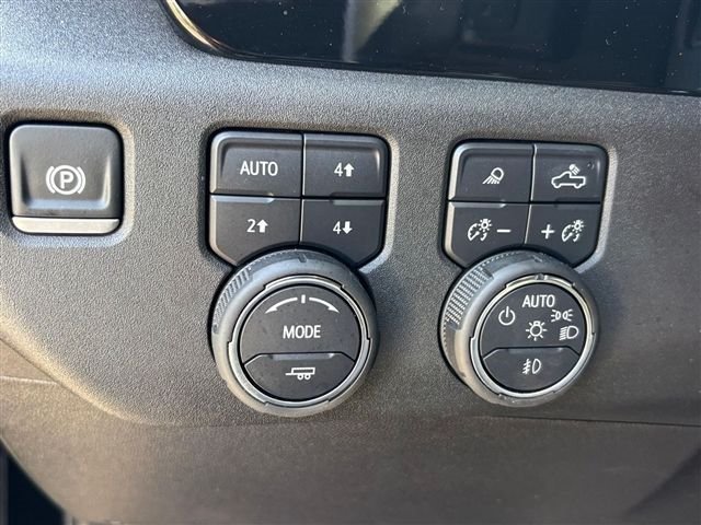 Used 2025 Chevrolet Silverado 1500 High Country w/ Z71 Off-Road Package AWD/4WD image 21