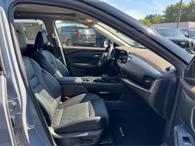Used 2022 Nissan Rogue Platinum w/ Head-Up Display Package AWD/4WD image 13