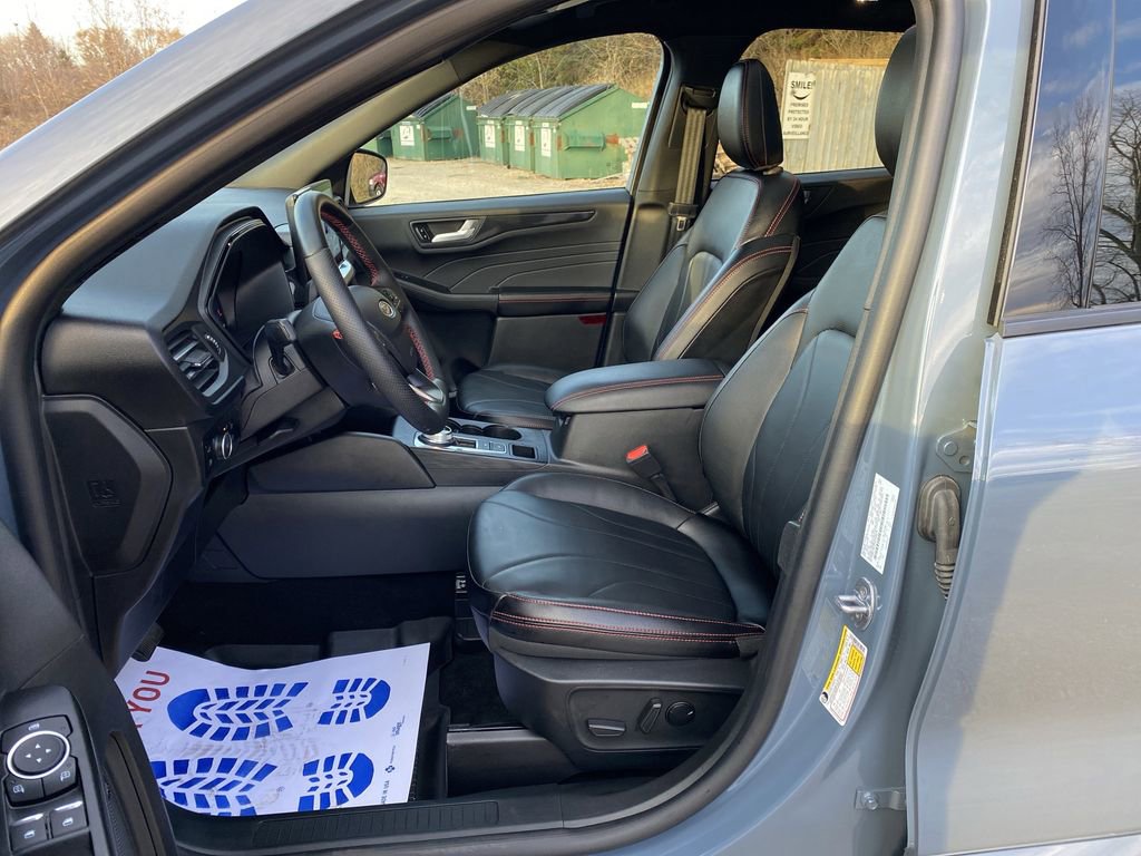 Certified 2025 Ford Escape ST-Line Elite w/ Premium Technology Package image 5