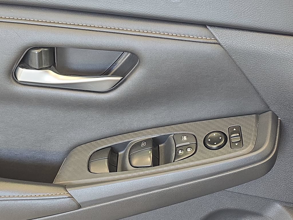 Used 2024 Nissan Sentra SV FWD image 25