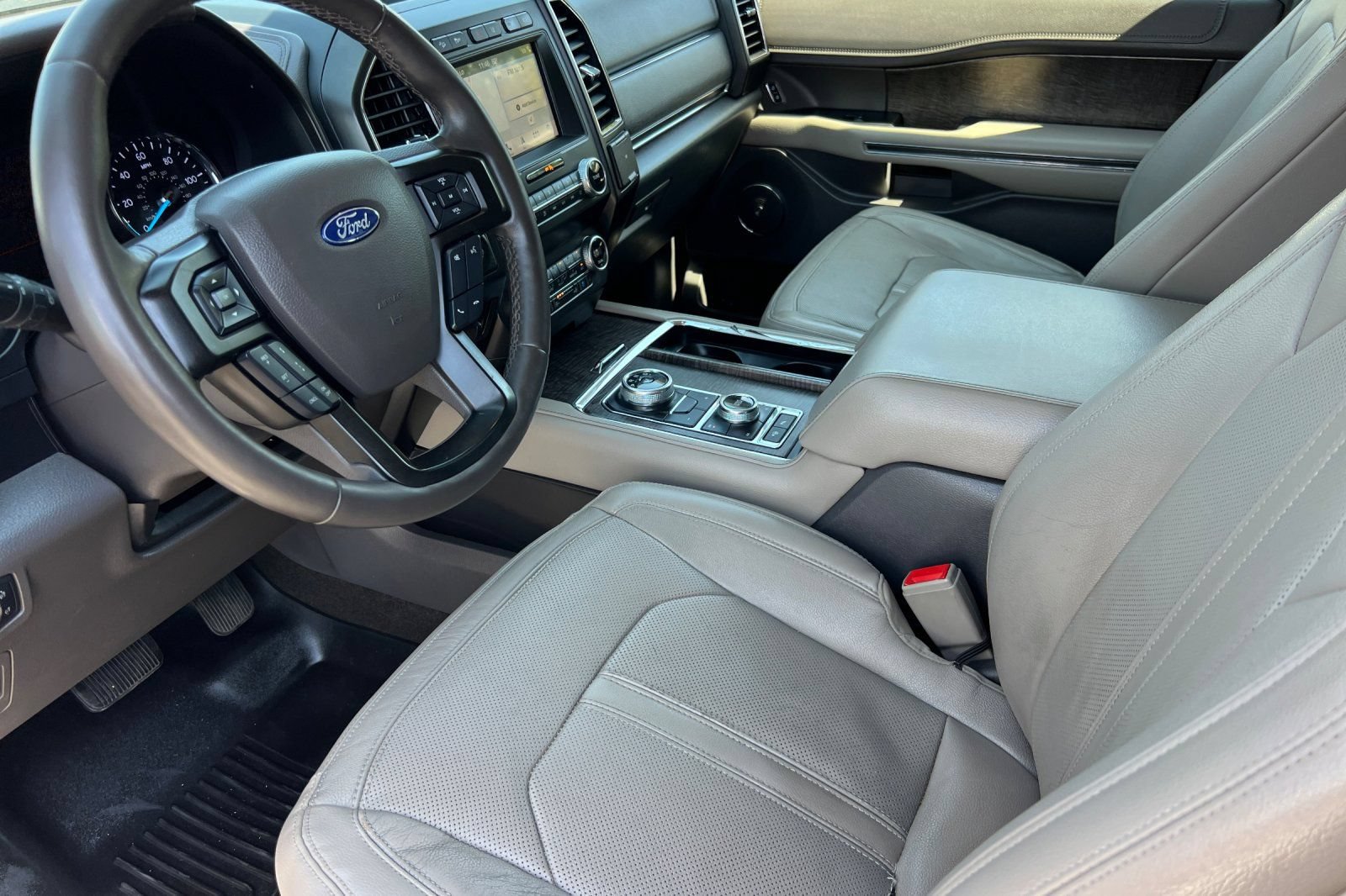 Certified 2019 Ford Expedition Limited w/ Special Edition Package AWD/4WD image 11