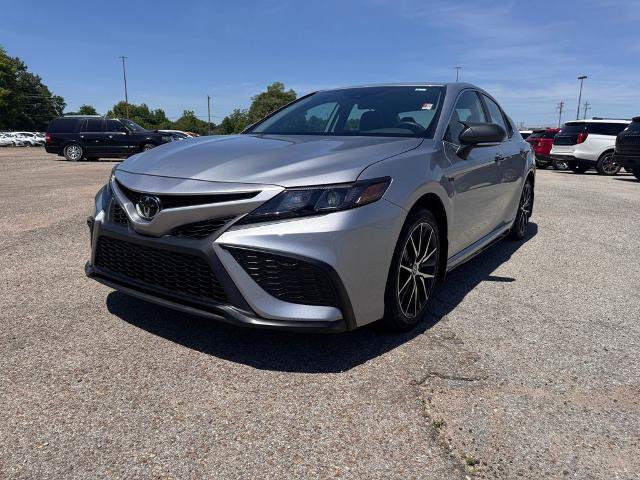 Used 2024 Toyota Camry SE FWD image 3