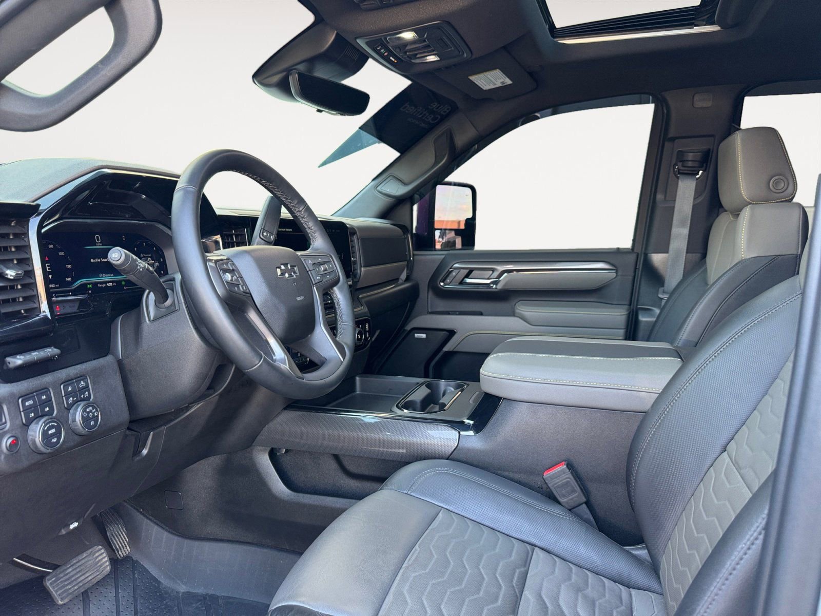 Used 2025 Chevrolet Silverado 2500 ZR2 w/ Technology Package image 9