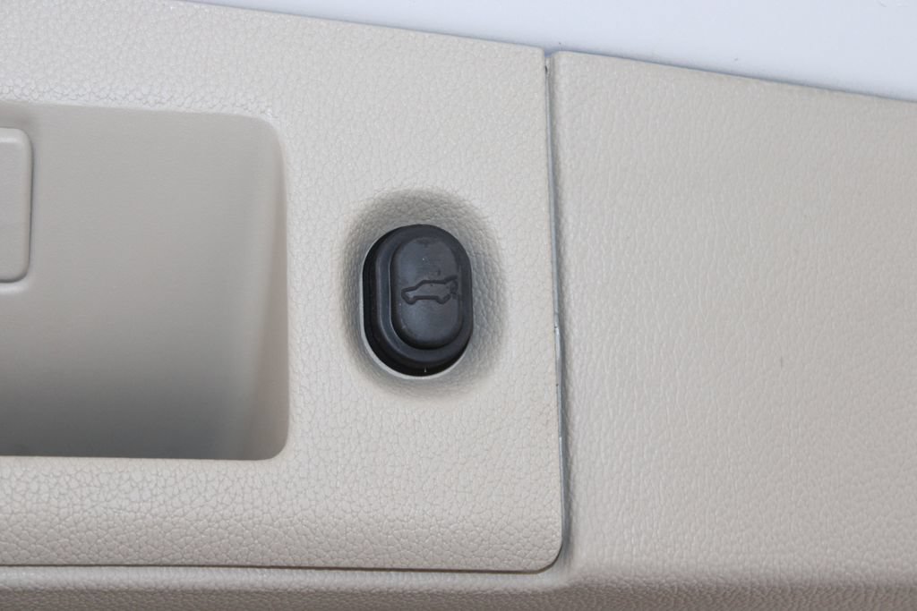 Used 2020 Cadillac Escalade Premium Luxury AWD/4WD image 18