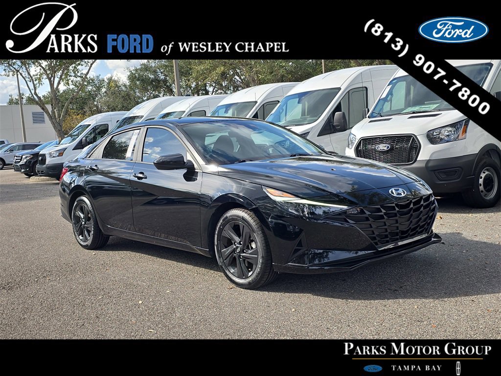 Used 2023 Hyundai Elantra SEL image 1