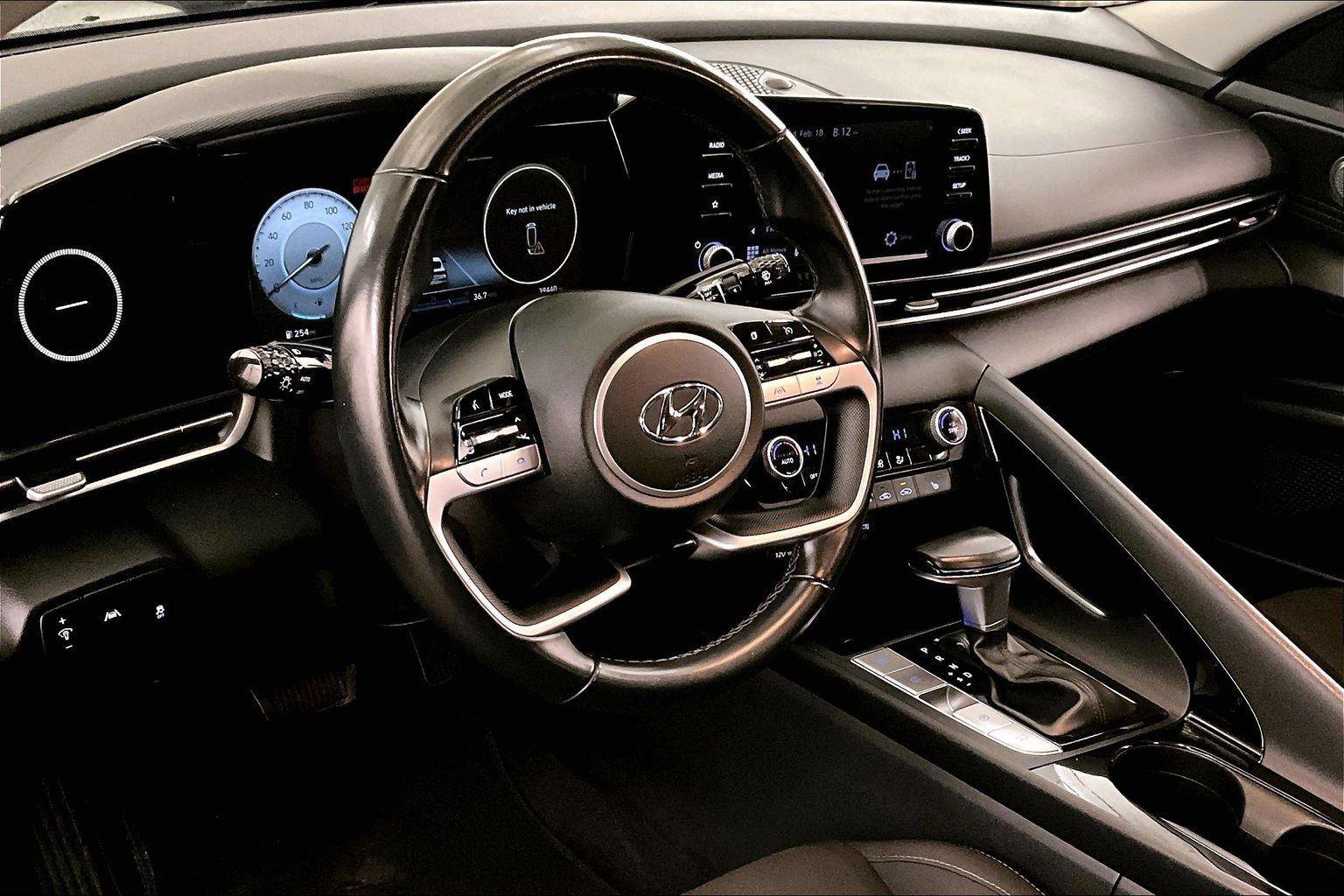 Used 2021 Hyundai Elantra SEL w/ Convenience + Premium Package image 12