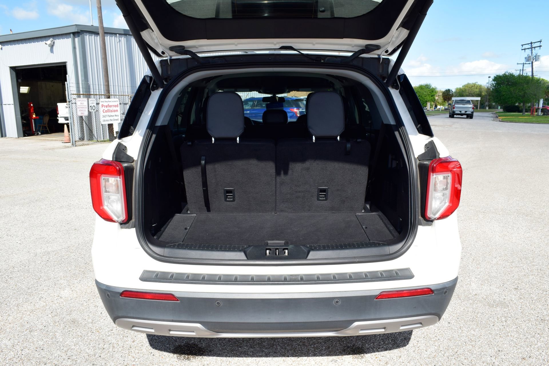 Certified 2022 Ford Explorer XLT w/ Equipment Group 202A image 22