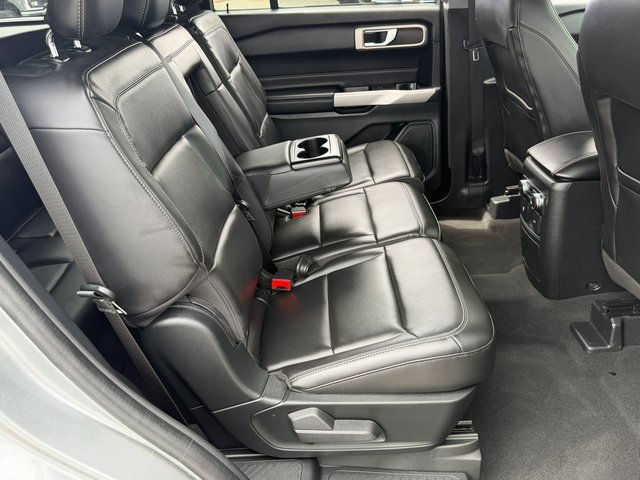 Certified 2022 Ford Explorer XLT w/ Equipment Group 202A AWD/4WD image 31