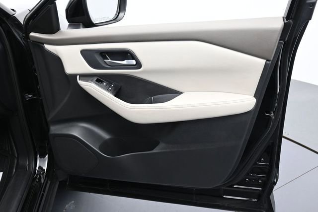Used 2025 Nissan Rogue SV FWD image 29