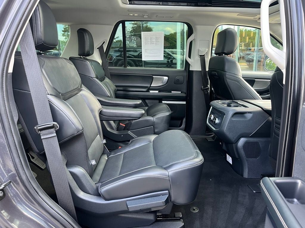 Certified 2025 Ford Expedition Platinum w/ Driver's Package AWD/4WD image 15