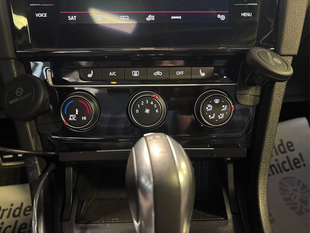 Used 2018 Volkswagen GTI SE FWD image 32