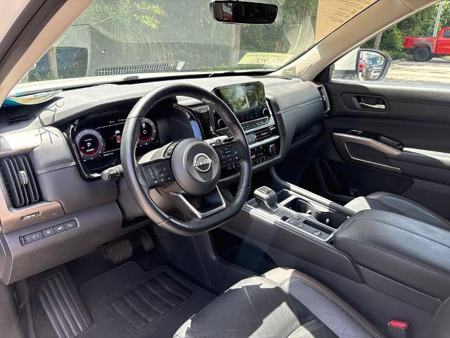 Used 2024 Nissan Pathfinder Platinum w/ Black Appearance Package FWD image 6