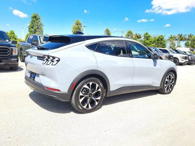 Certified 2025 Ford Mustang Mach-E Select w/ Comfort Package Lite image 4