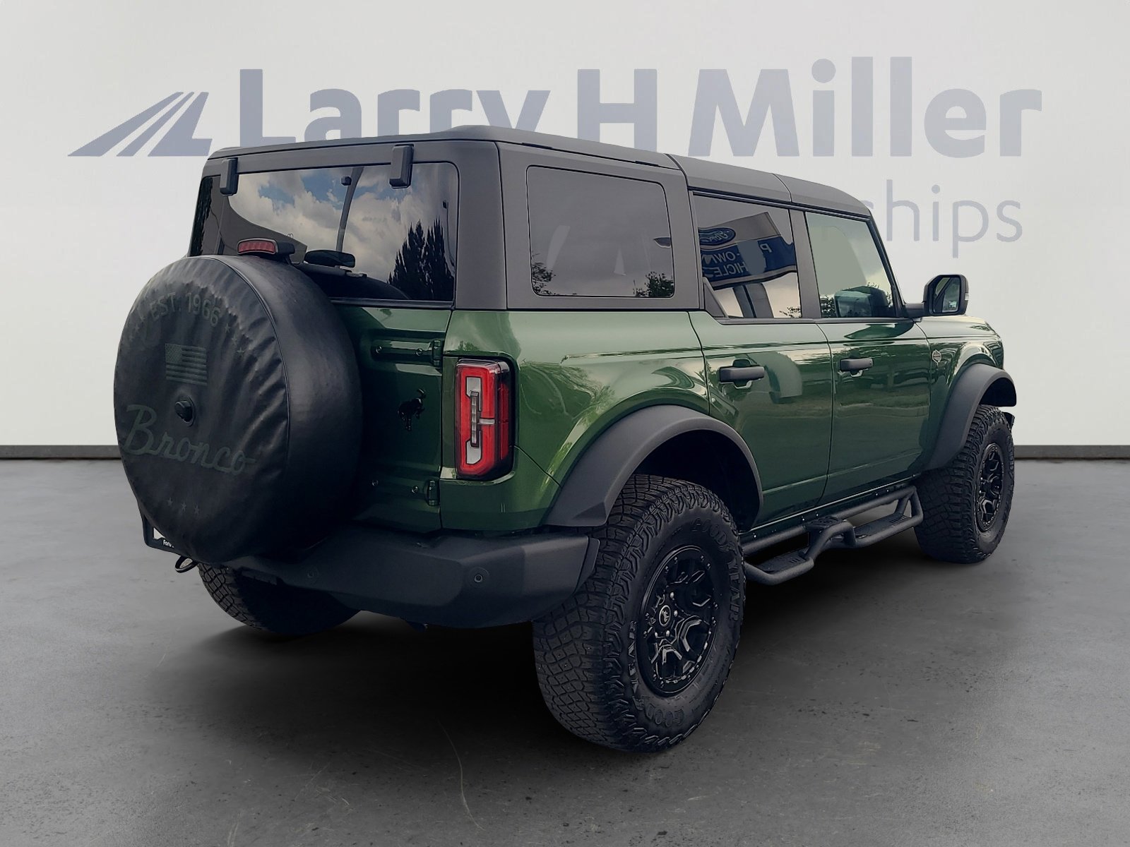 Certified 2024 Ford Bronco Wildtrak AWD/4WD image 5