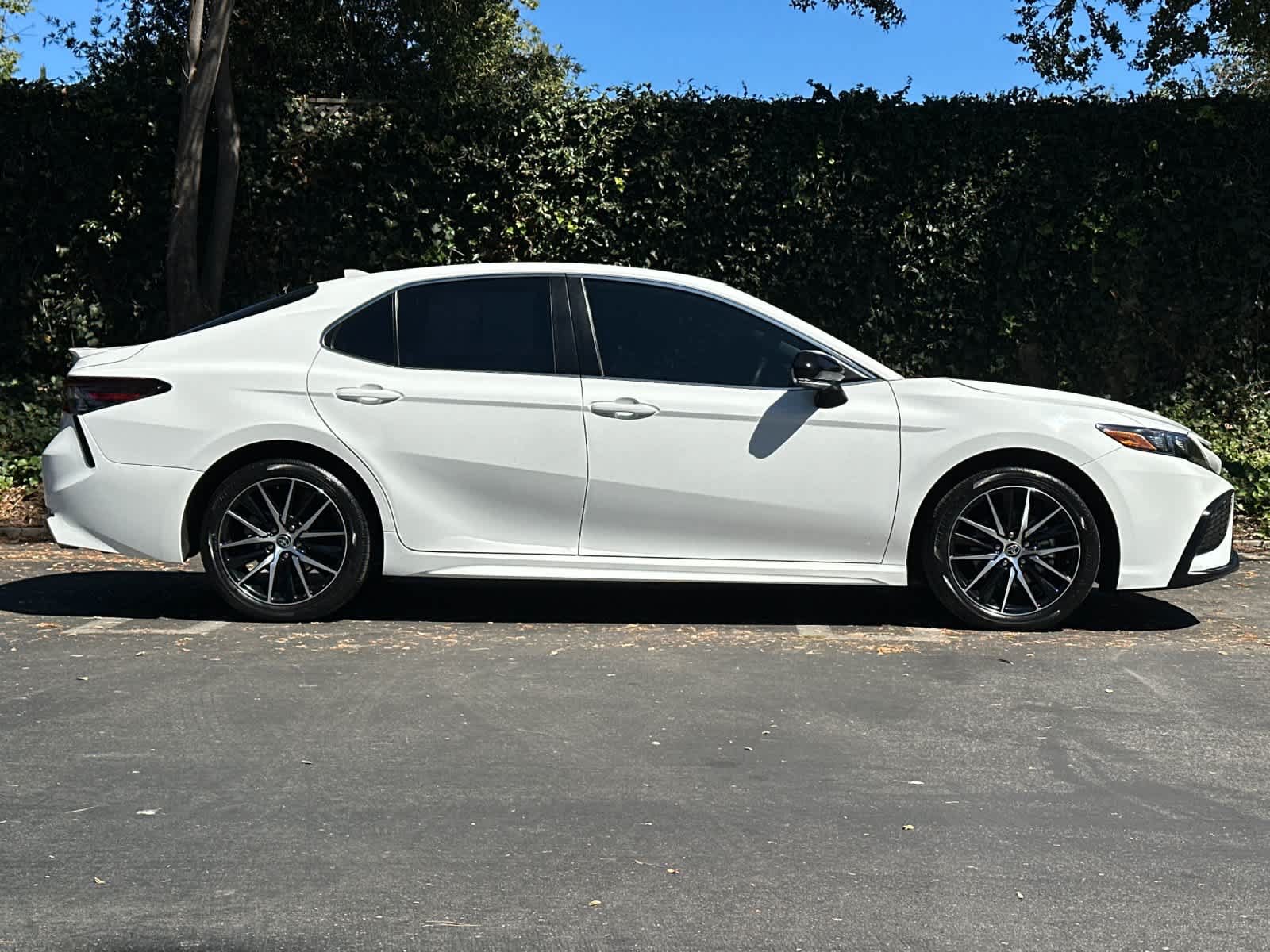 Used 2023 Toyota Camry SE w/ Convenience Package FWD image 8