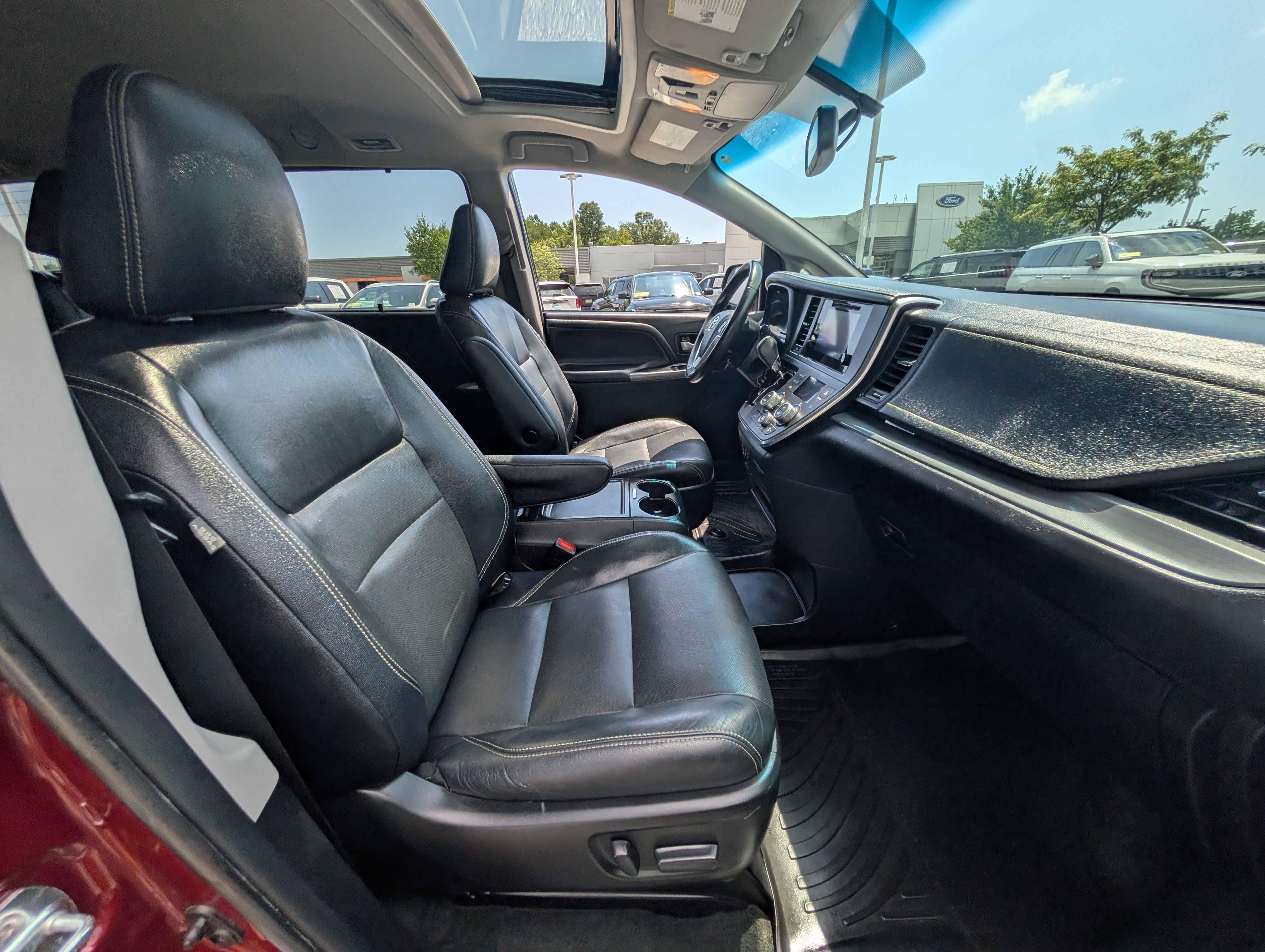 Used 2017 Toyota Sienna SE Premium FWD image 10
