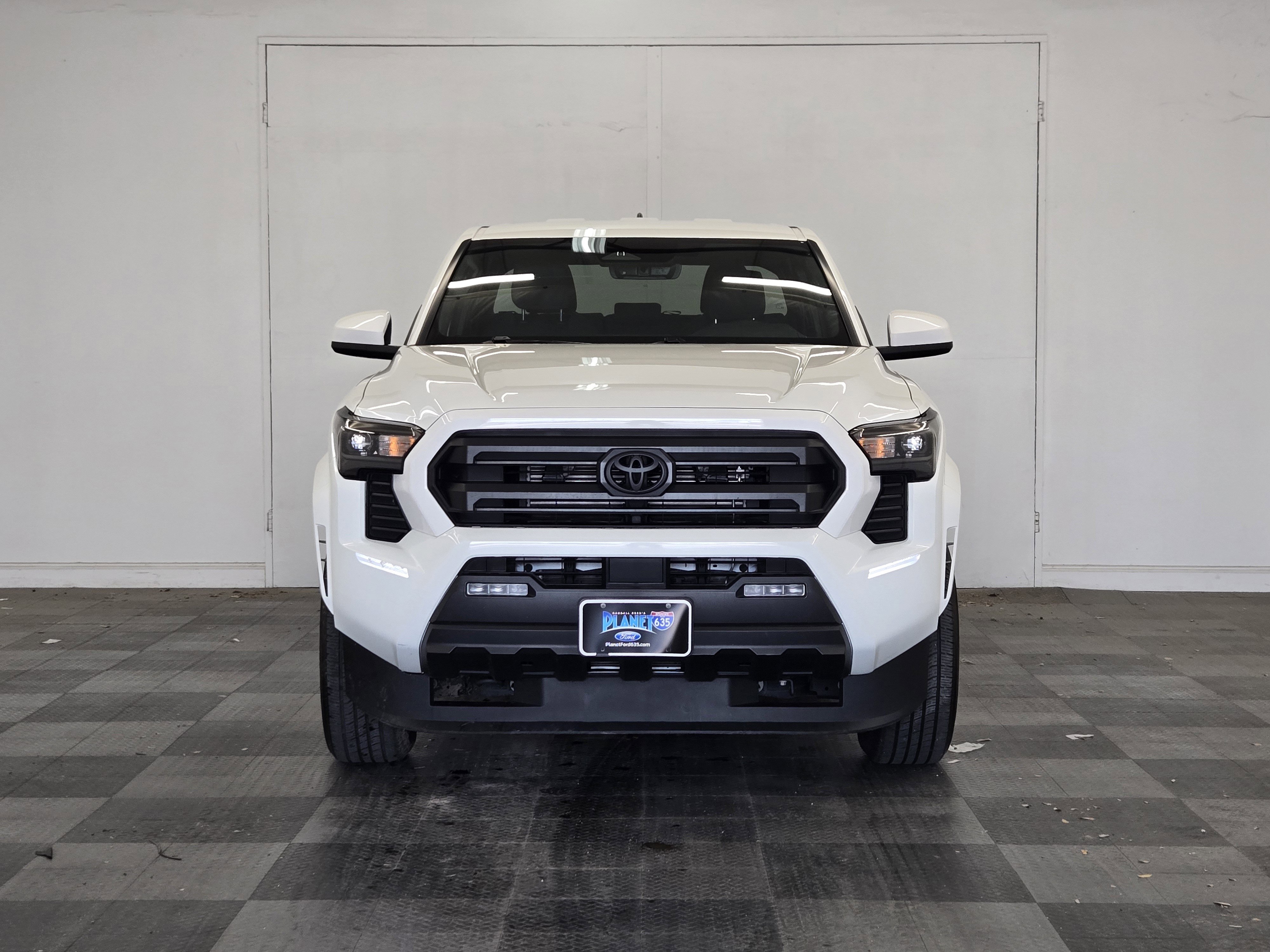 Used 2025 Toyota Tacoma SR5 RWD image 3