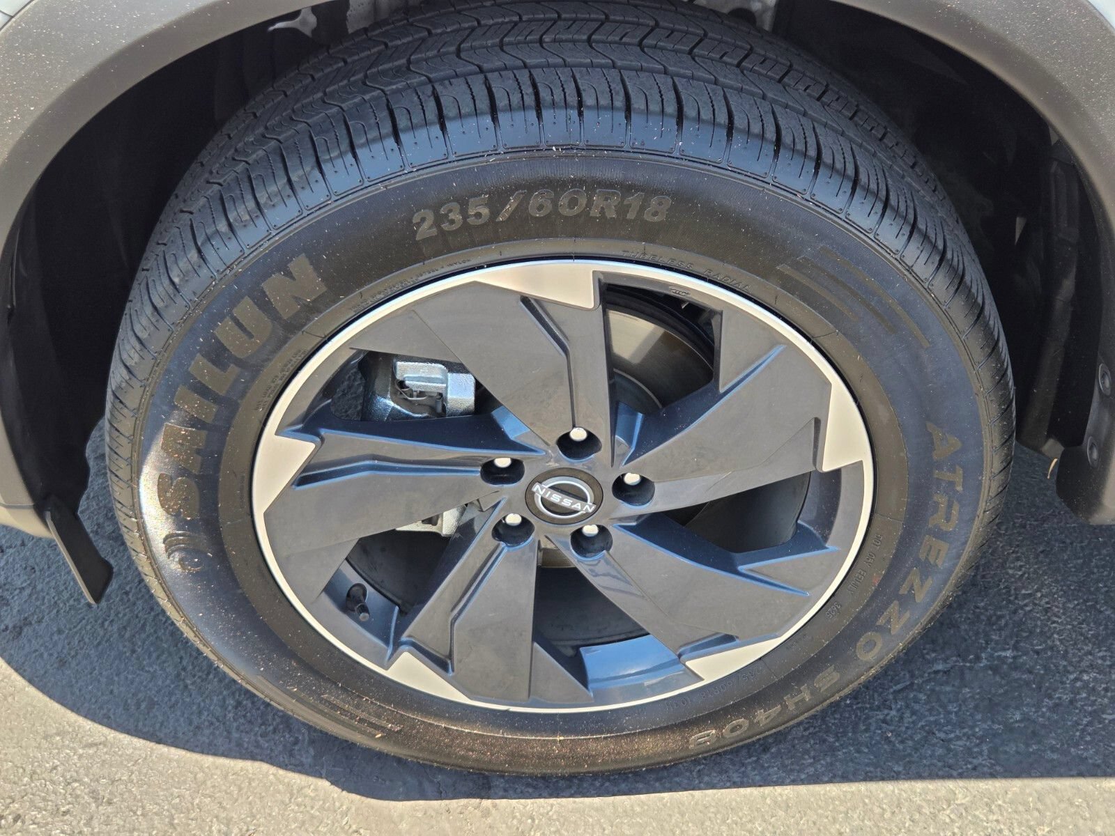 Used 2024 Nissan Rogue SV FWD image 9