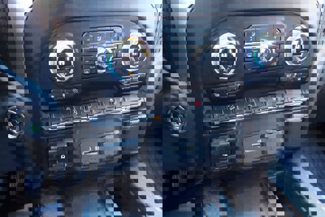 Used 2020 GMC Sierra 1500 SLT w/ SLT Premium Package image 25