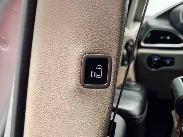 Used 2024 Chrysler Pacifica Touring-L FWD image 25