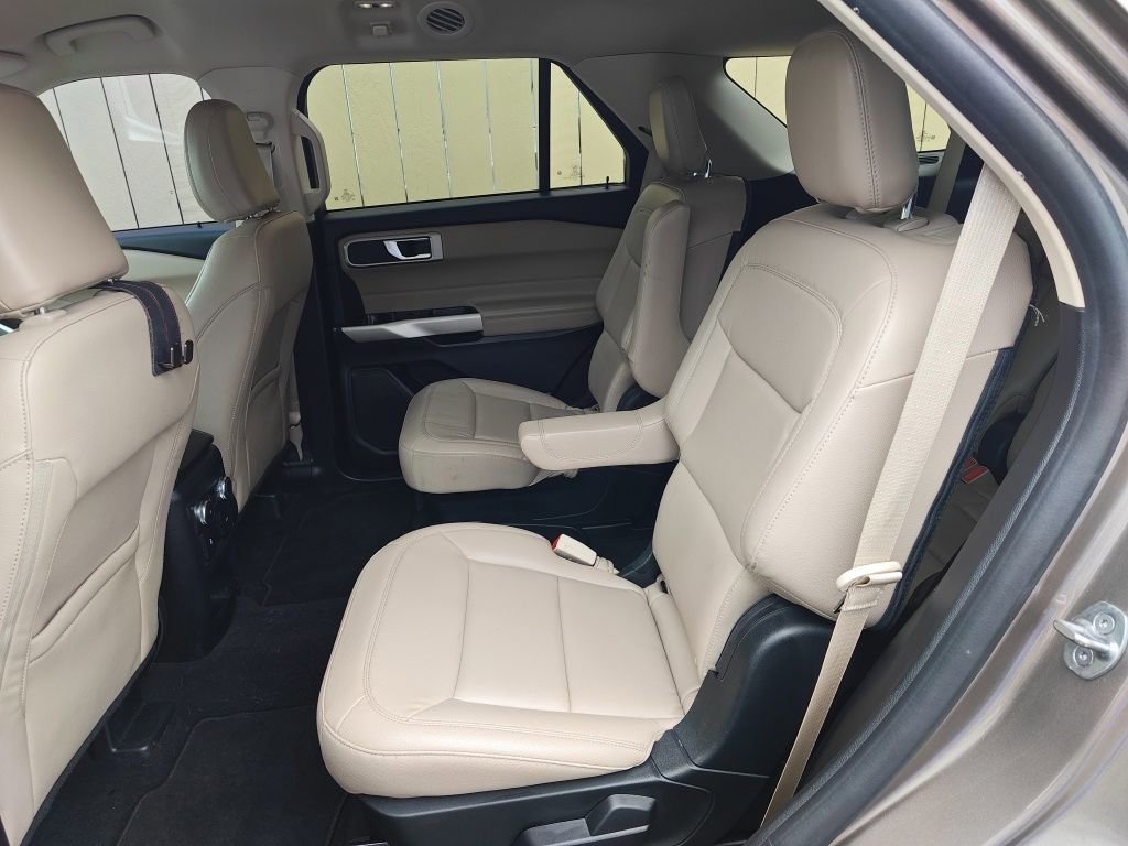 Certified 2021 Ford Explorer XLT w/ Equipment Group 202A RWD image 18