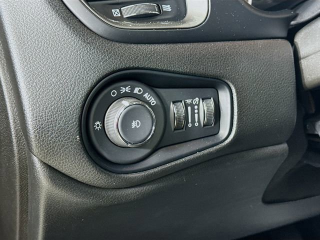 Used 2022 Jeep Renegade Latitude w/ Convenience Group image 10