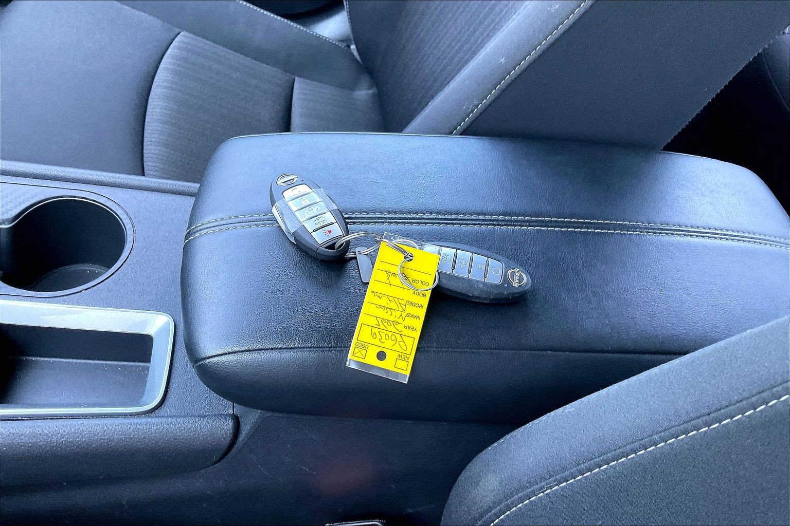 Used 2025 Nissan Altima 2.5 SV FWD image 10