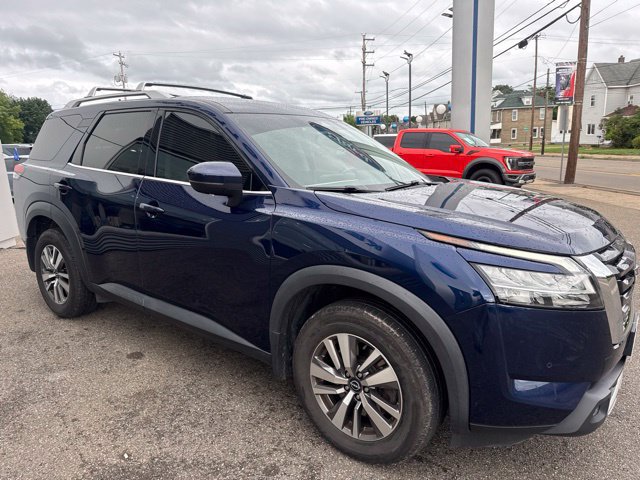 Used 2022 Nissan Pathfinder SL w/ Cargo Package AWD/4WD image 4