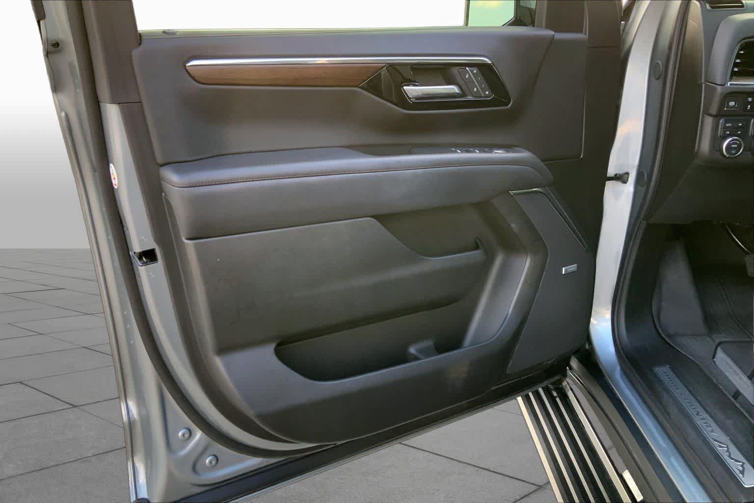 Used 2025 Chevrolet Tahoe High Country AWD/4WD image 21