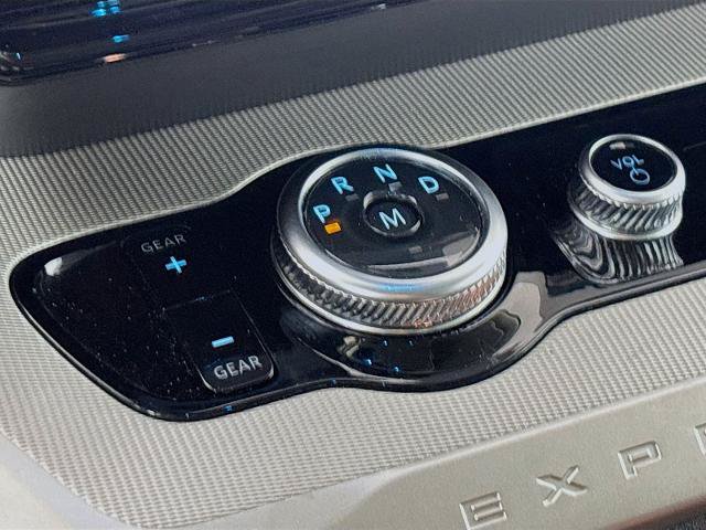 Certified 2025 Ford Expedition Active AWD/4WD image 18