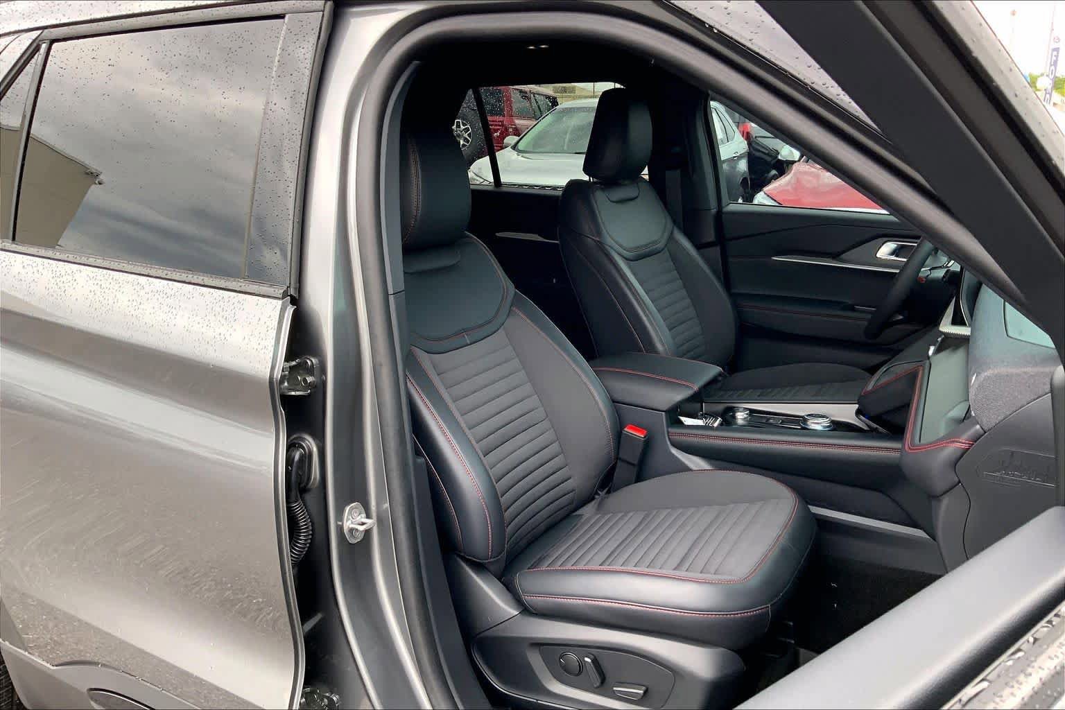 Certified 2025 Ford Explorer ST-Line w/ Premium Package RWD image 9