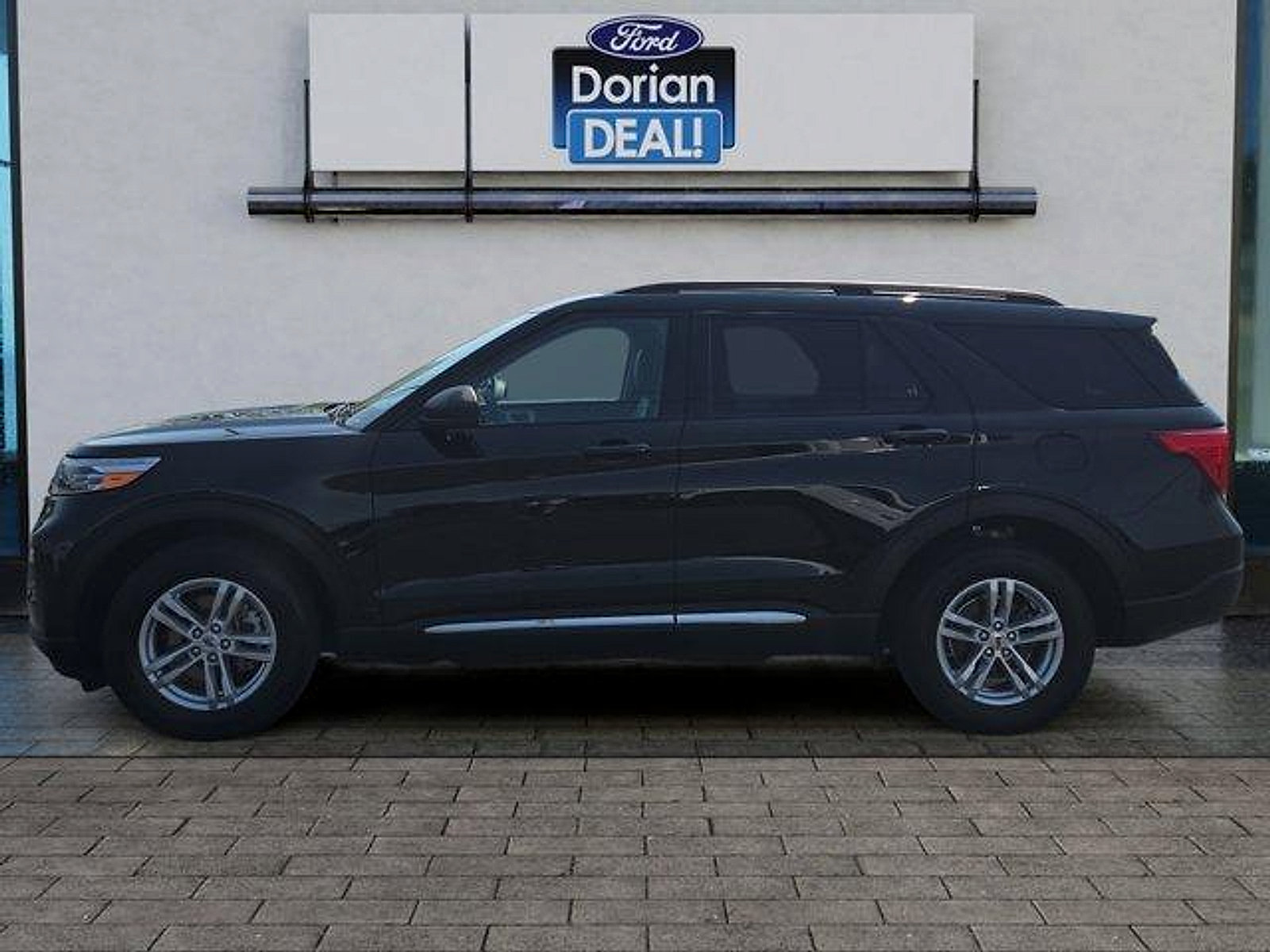 Certified 2023 Ford Explorer XLT w/ Equipment Group 202A AWD/4WD image 6