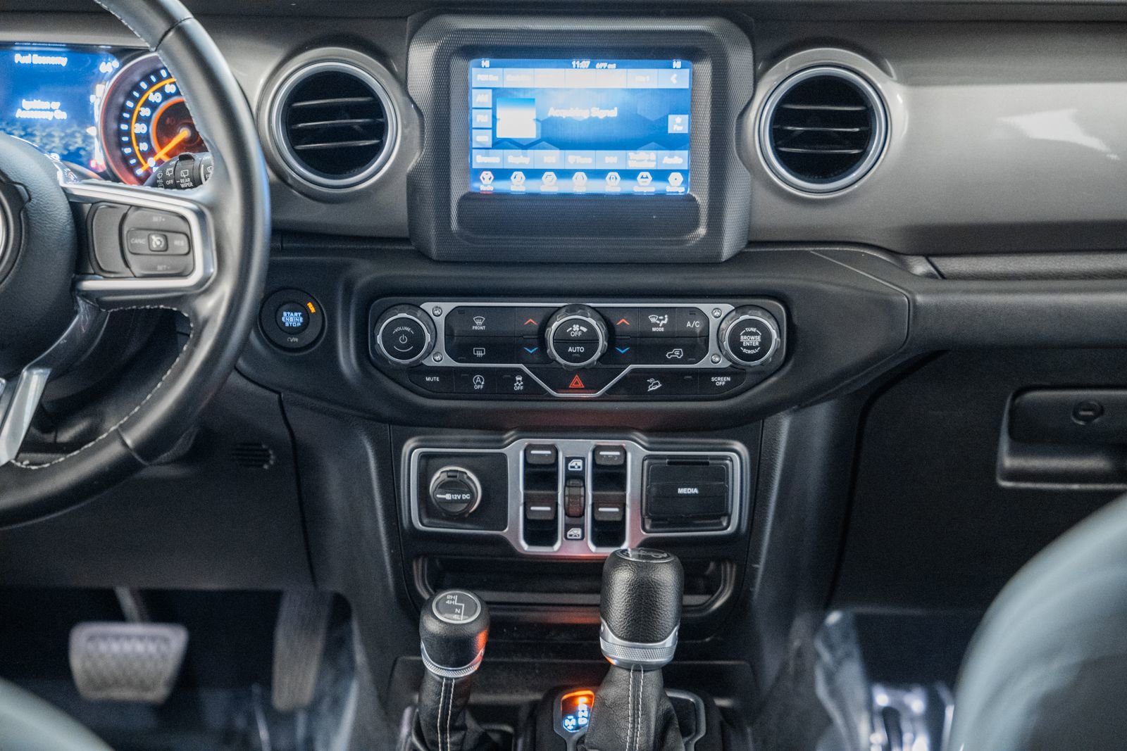 Used 2018 Jeep Wrangler Unlimited Sahara image 25